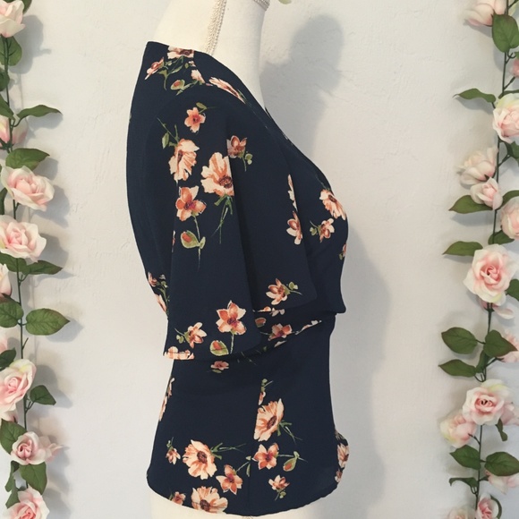 Flutter Sleeve Floral Wrap Top EUC - Picture 3 of 8